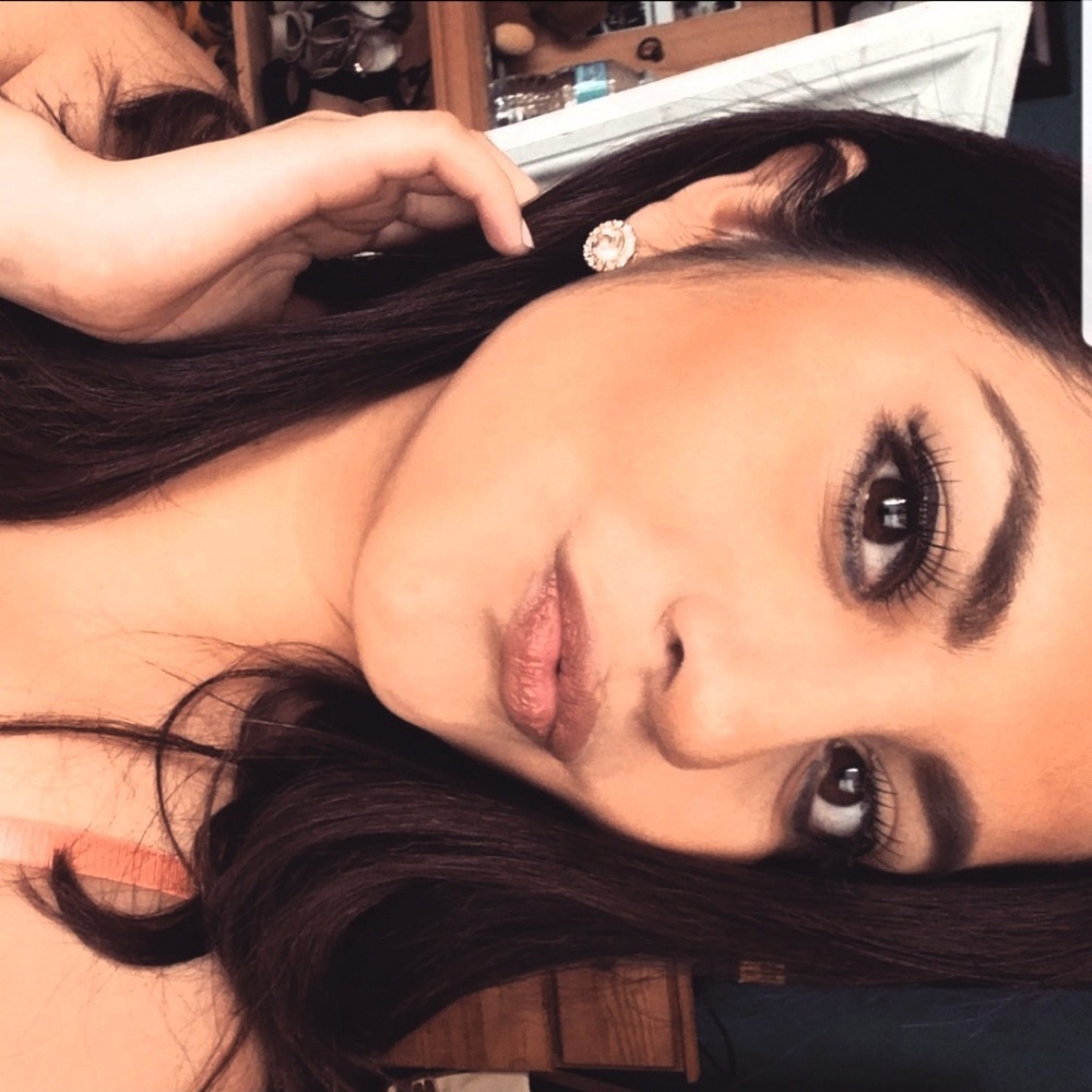 Meet your Posher, Yrina